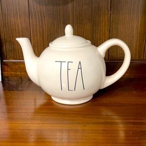 Perfect for a Collectors Christmas! Rae Dunn Tea Pot
